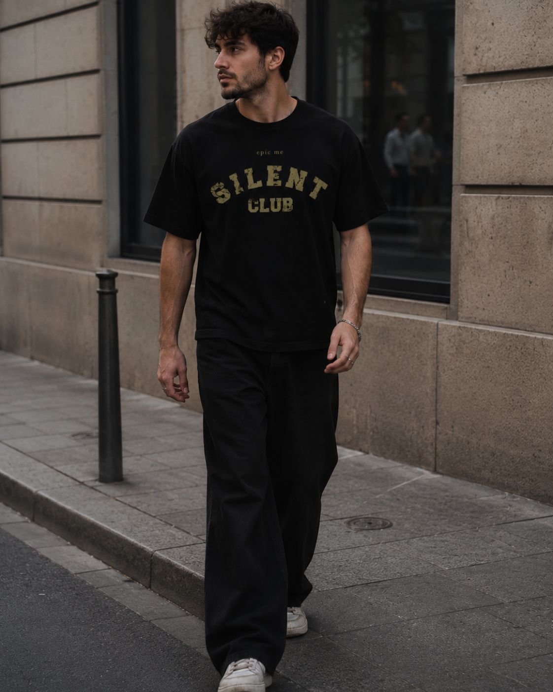 Camiseta Silent Club Negra Gold
