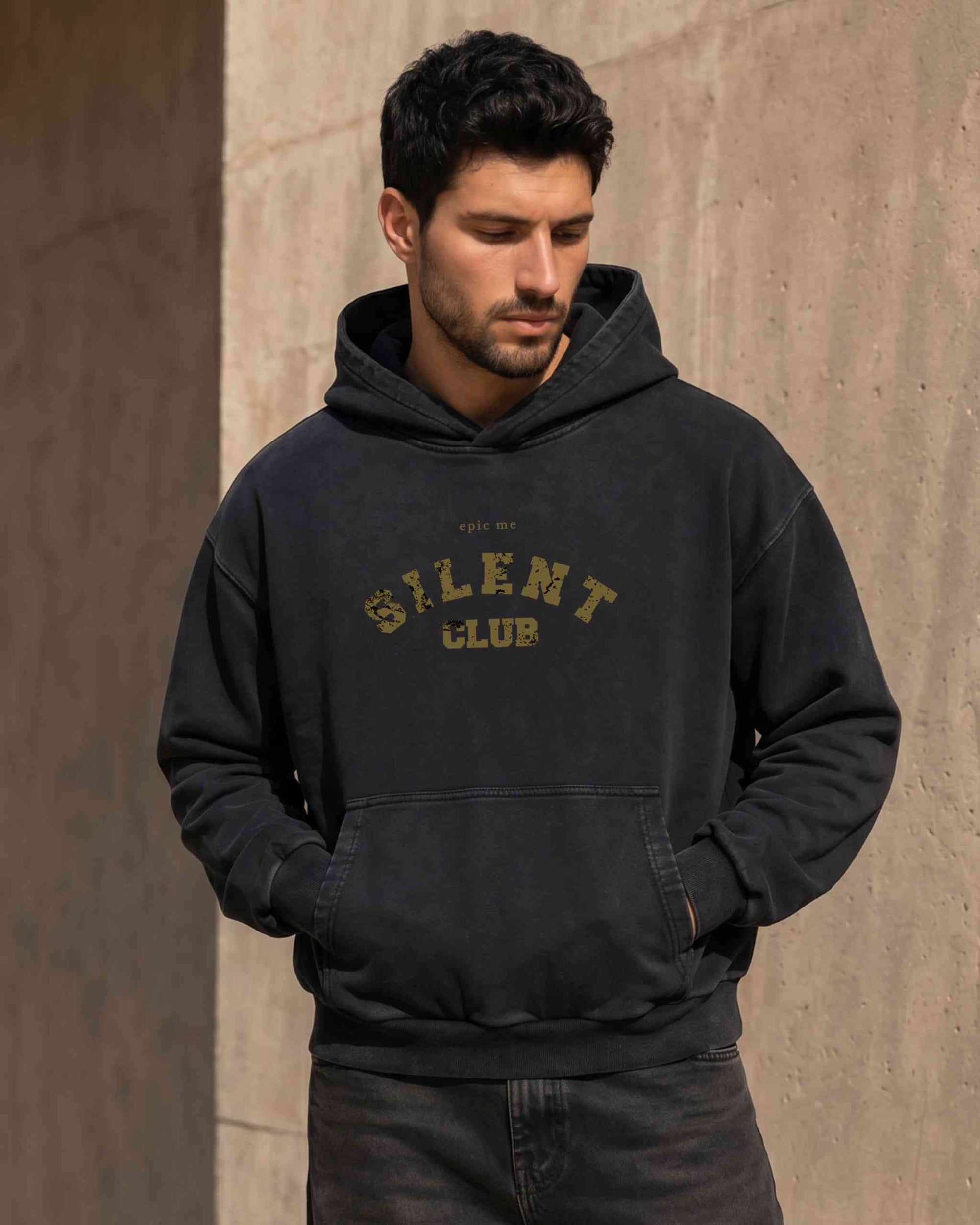 Sudadera boxy negra hombre con capucha y estampado vintage dorado Silent Club en felpa francesa 100% algodón