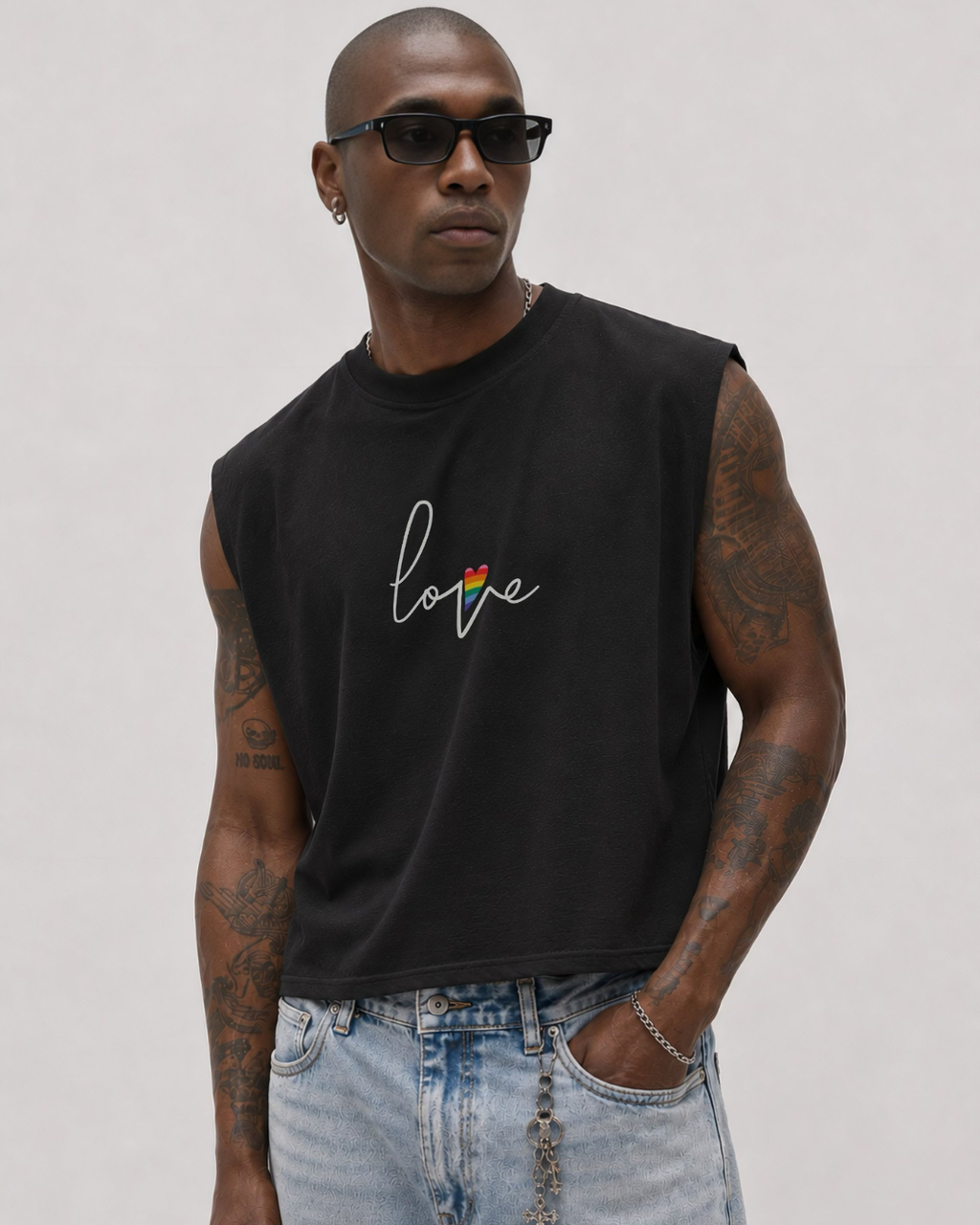 Camiseta sin mangas negra Love Pride con corte cuadrado y algodón 100%