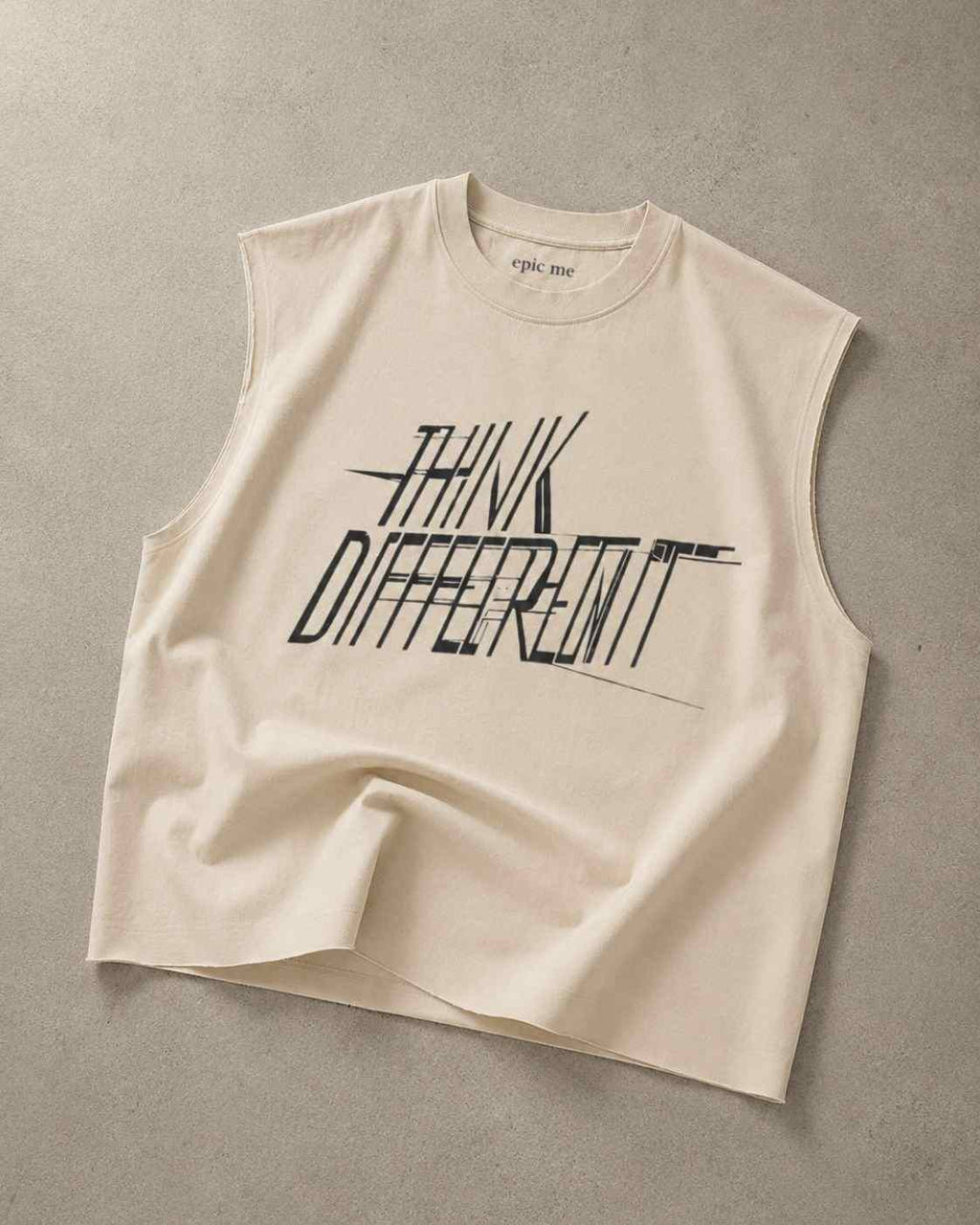 Camiseta sin mangas algodón beige con corte boxy fit y diseño Think Different minimalista
