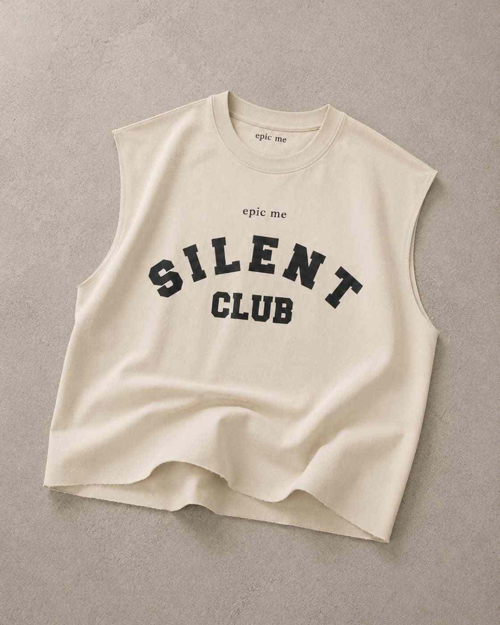 Camiseta sin mangas beige de algodón 100% con corte amplio y diseño minimalista Silent Club.