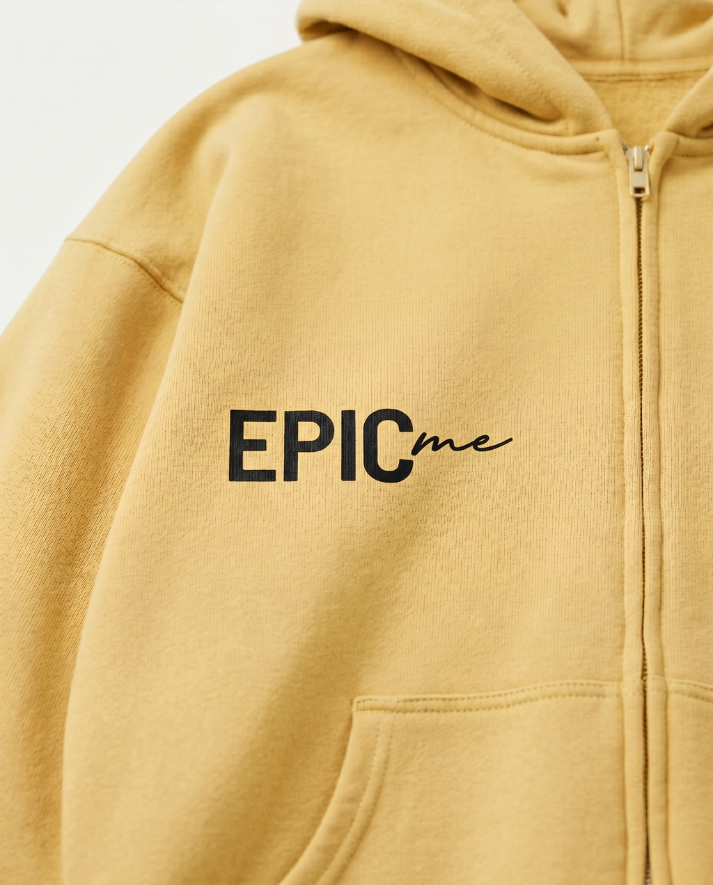 Sudadera con cremallera amarilla para hombre en algodón premium con estampado Think Different y logo EPIC ME.
