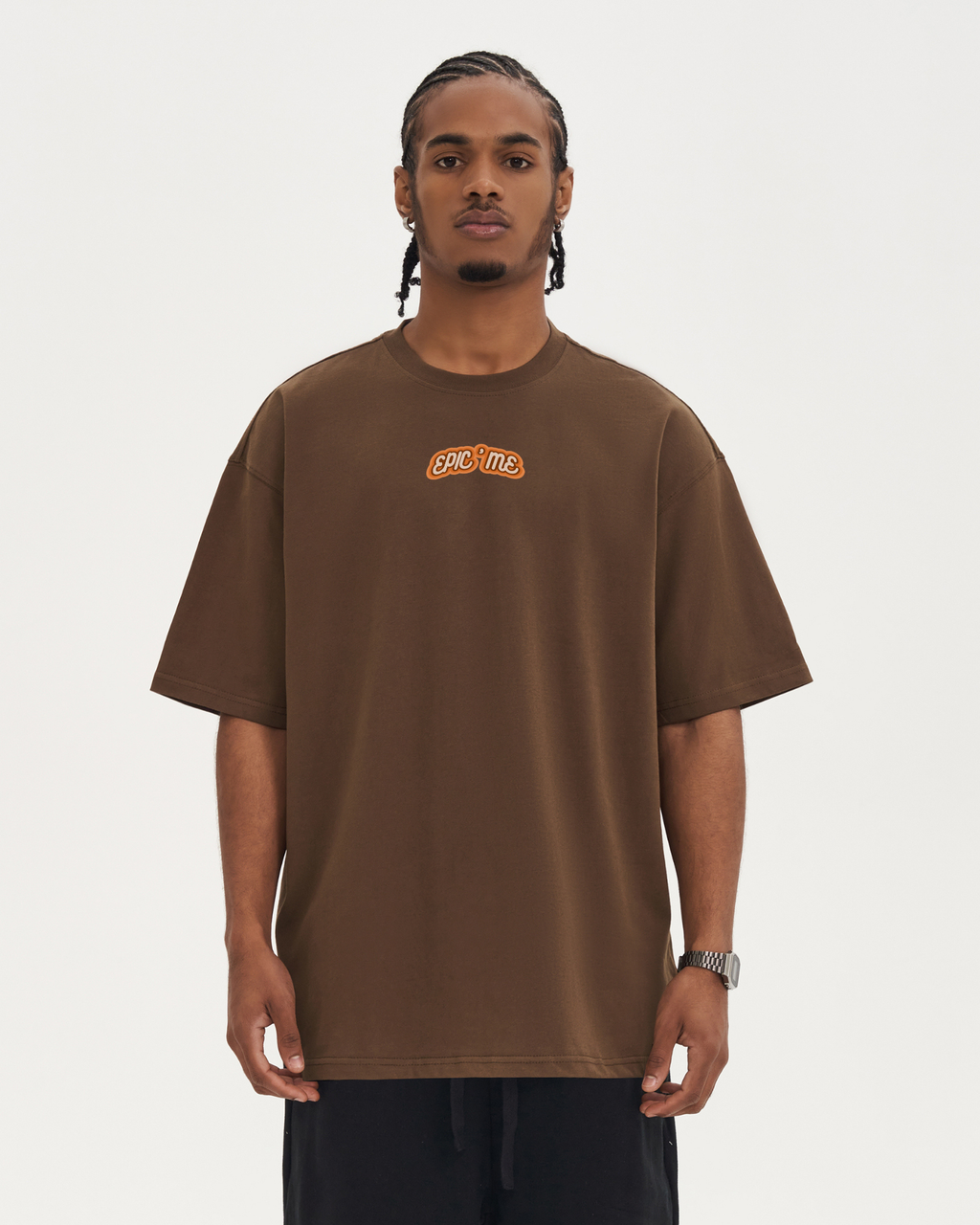 modelo camiseta boxy fit amalfi coast epic me marron frontal