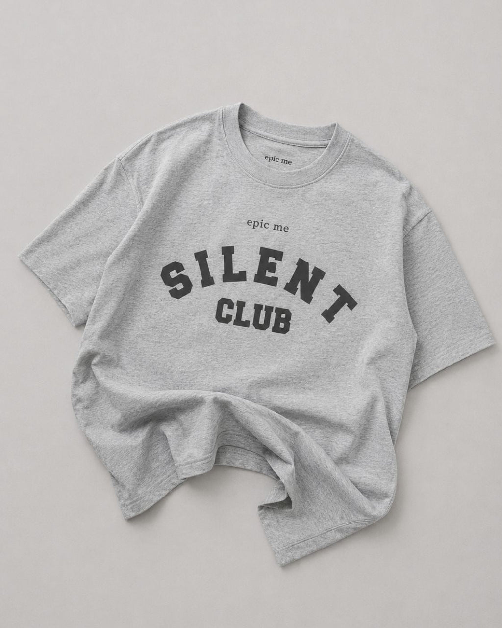 Camiseta gris hombre Silent Club Epic Me boxy fit streetwear plano