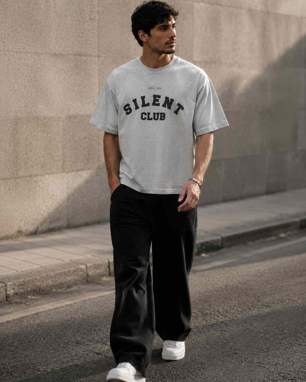 Camiseta gris hombre corte cuadrado streetwear minimalista Epic Me vista completa