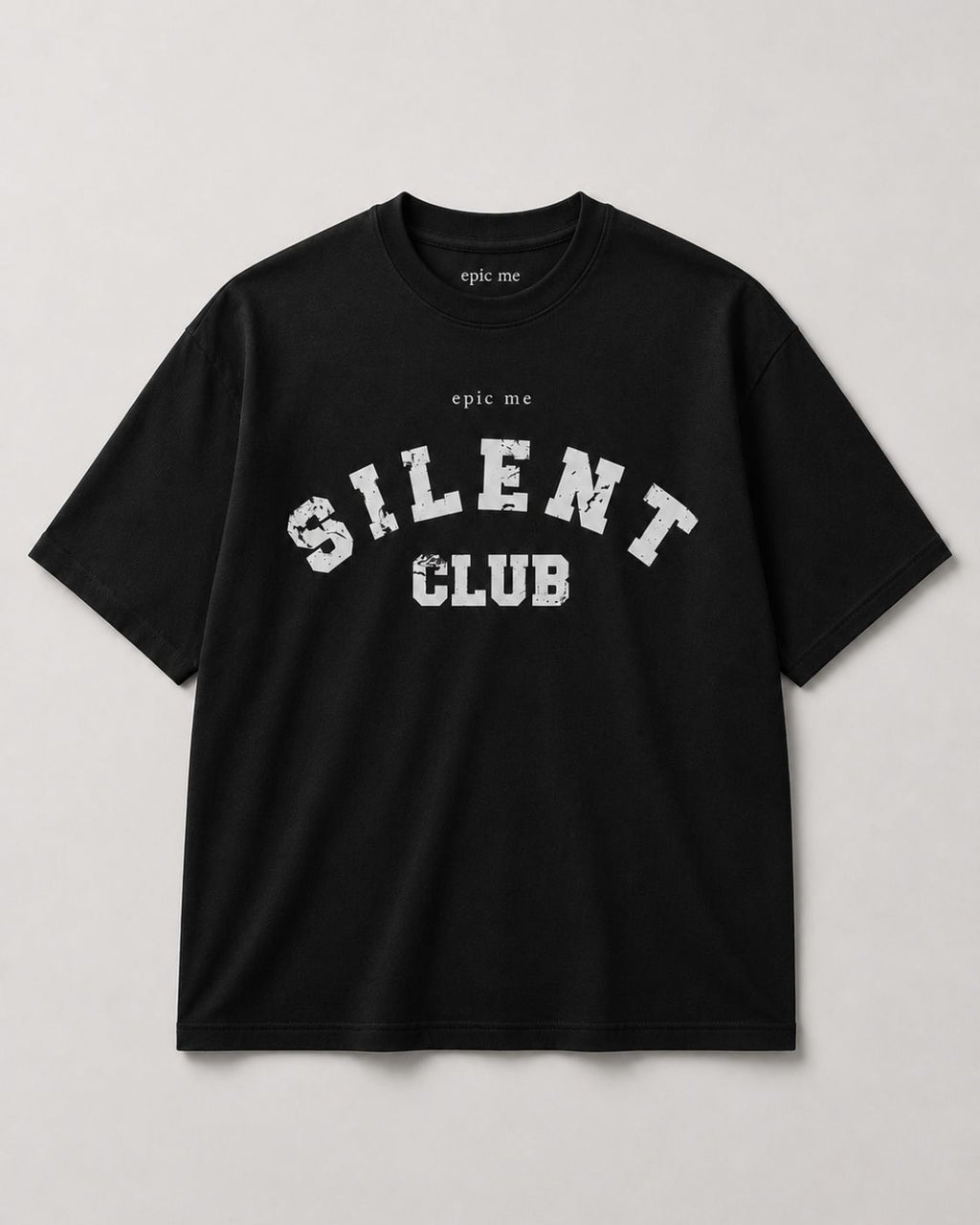 Camiseta negra minimalista para hombre con corte cuadrado y caída relajada