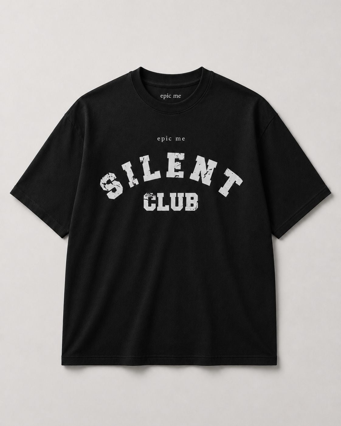 Camiseta negra minimalista para hombre con corte cuadrado y caída relajada