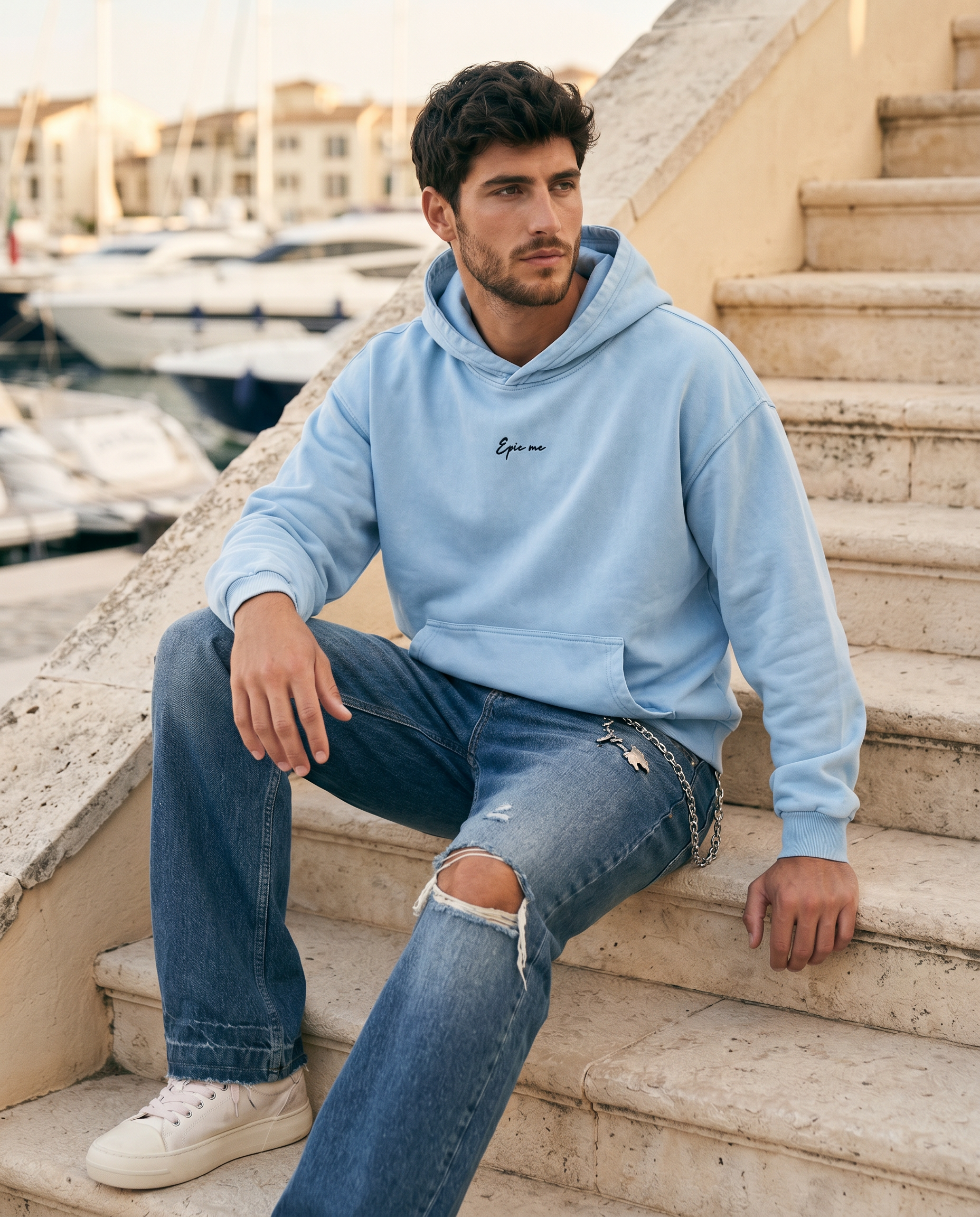 Sudadera con capucha boxy fit efecto lavado azul cielo modelo sentado Epic me